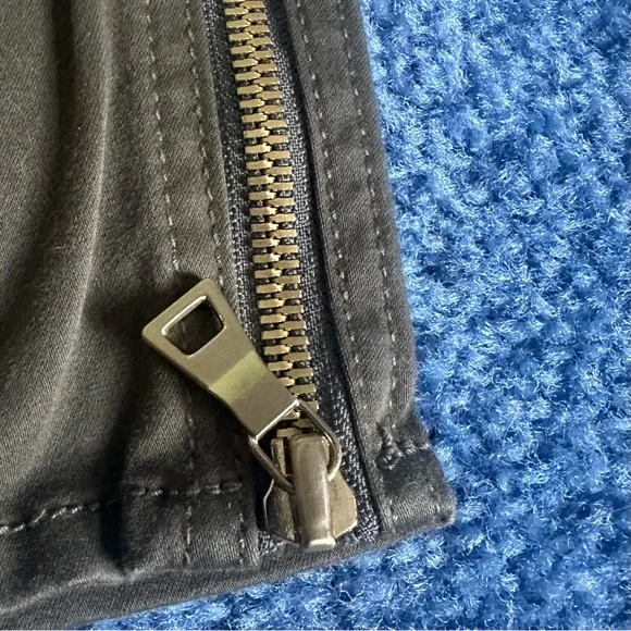 Loft Petites NWT Olive Green Marisa Skinnny Pants with Zippers Size 8P - Picture 10 of 11